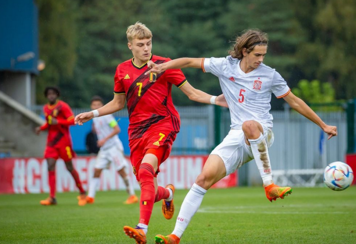 开云体育登录 -冲刺阶段体能课后；瓦伦西亚豪取连胜备战英超；悬念犹存；球探报告显示潜力 