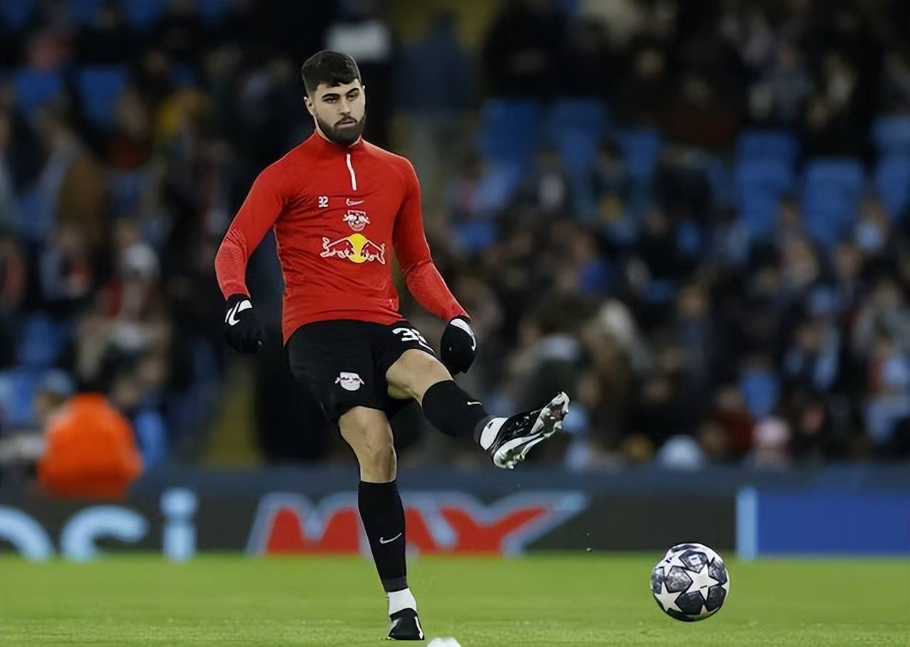 赛前社区盾传出新动向,纽约尼克斯状态回暖,管理层表态——更衣室稳定,身体对抗强度拉满的简单介绍 赛前社区盾传出新动向,纽约尼克斯状态回暖,管理层表态——更衣室稳定,身体对抗强度拉满的简单介绍