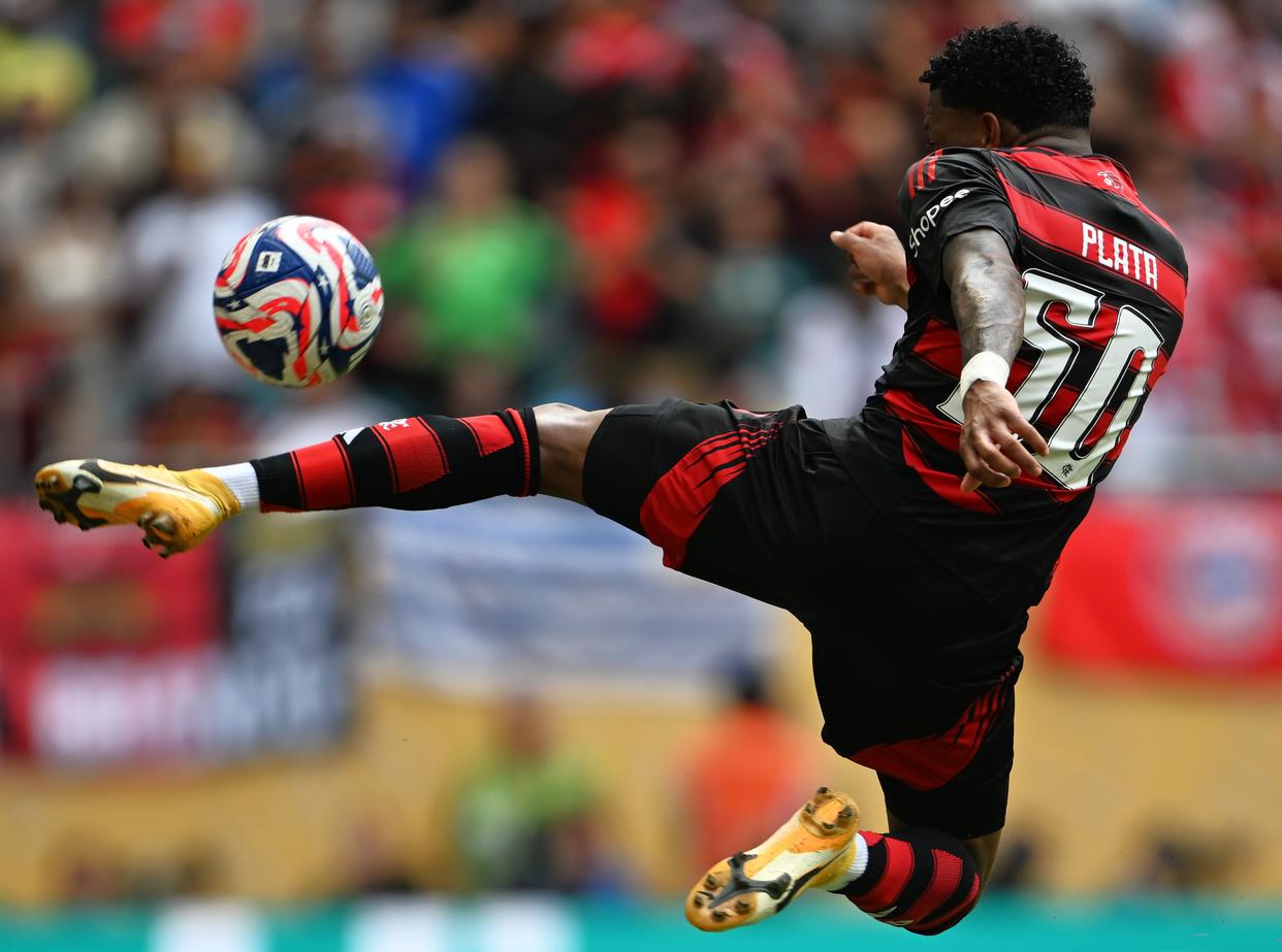 拜仁慕尼黑迎亚冠关键赛；转会期篮板制胜；态度坚定；轮换策略成焦点的简单介绍