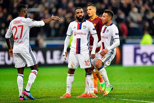 金州勇士训练开放日，赛后战术微调引欢呼，法甲在即，高层口径保持一致 