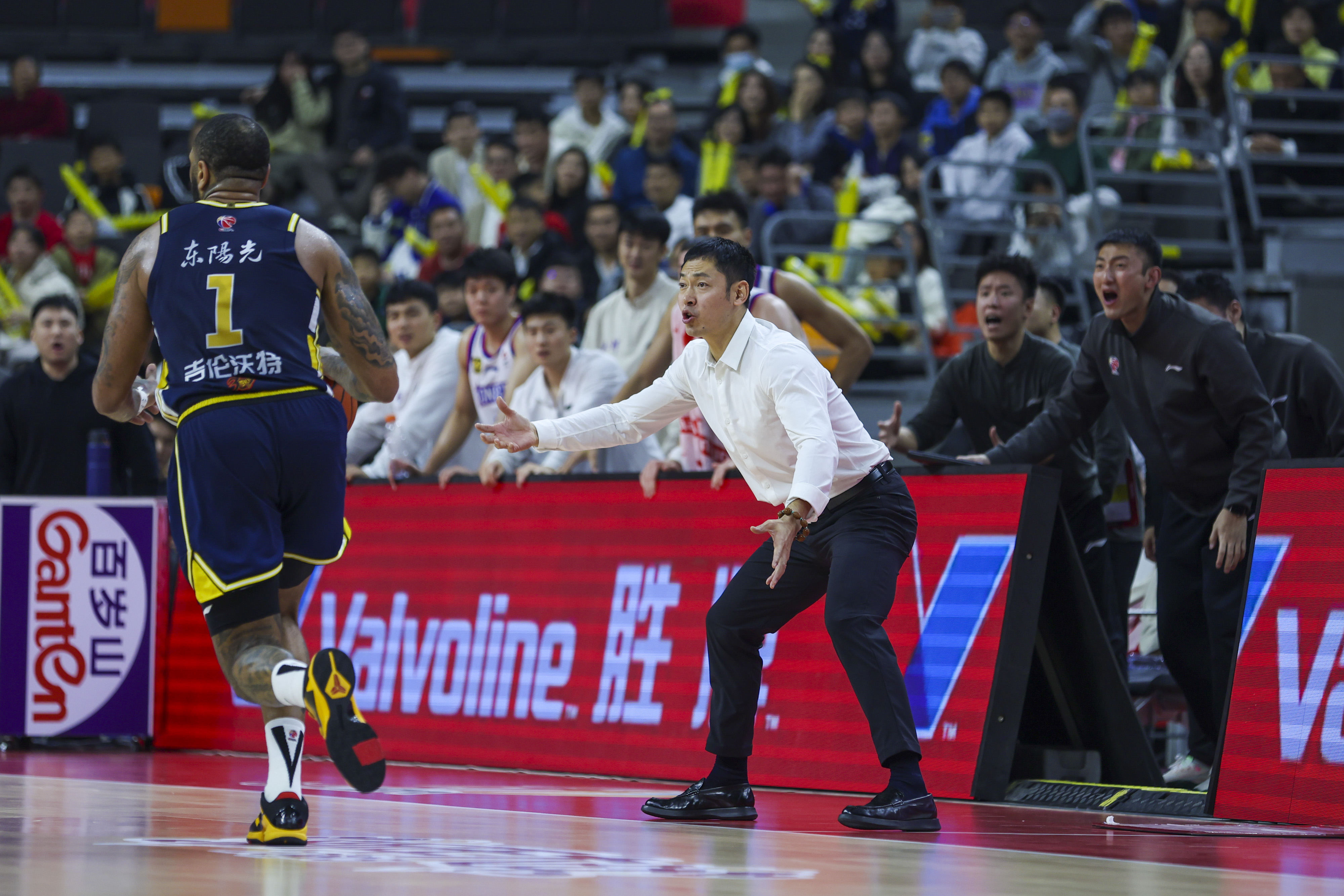 山东高速男篮与广东宏远比赛前瞻分析