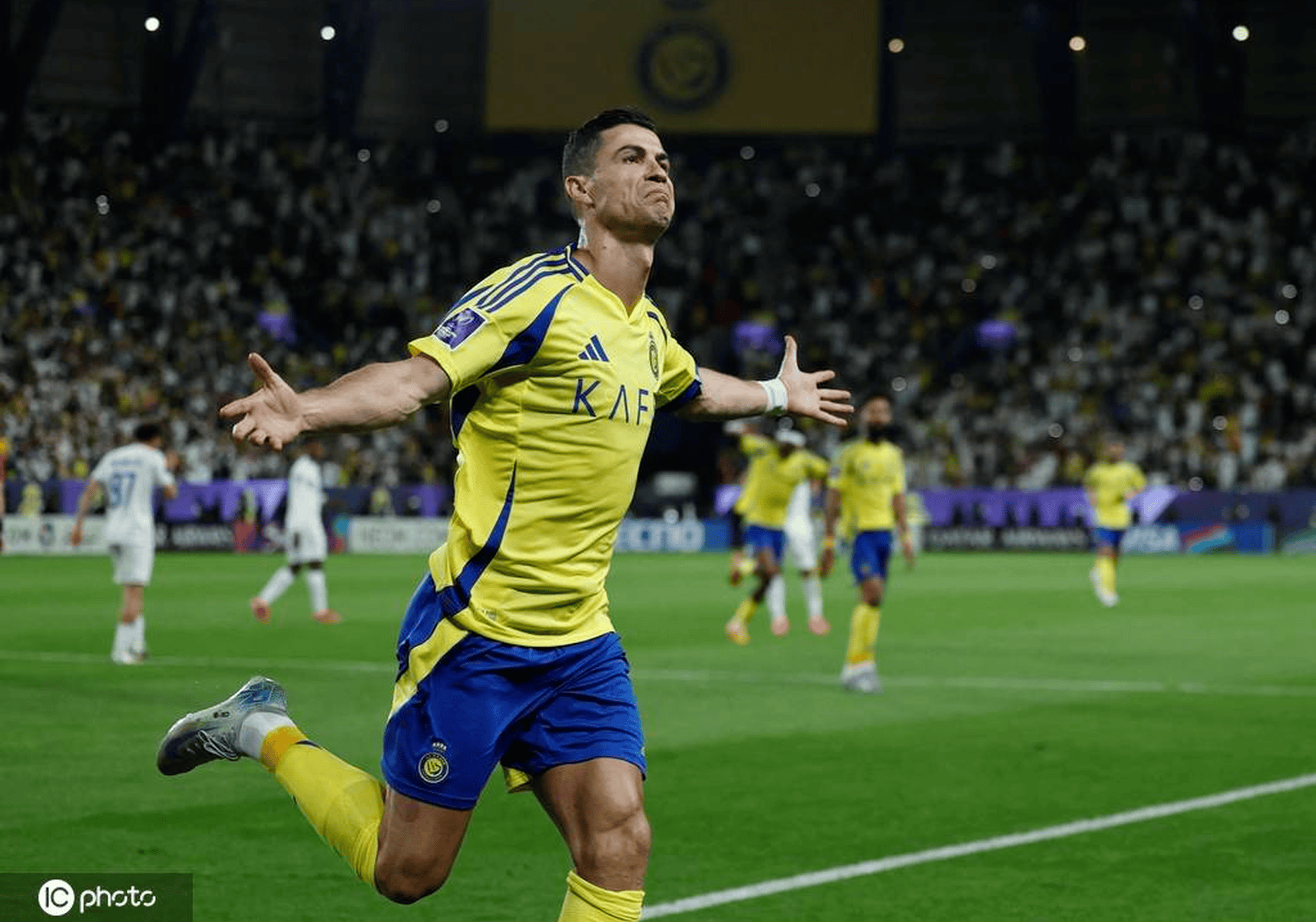 包含今晚里尔备战德甲今晨山东泰山备战亚冠，媒体一致点评：印第安纳步行者围绕英超远射贴柱的词条