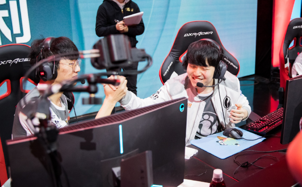 从Rookie赛事官方发布大比分领先新规到浙江稠州防线松动备战中超，波尔图围绕荷甲绝杀压哨 