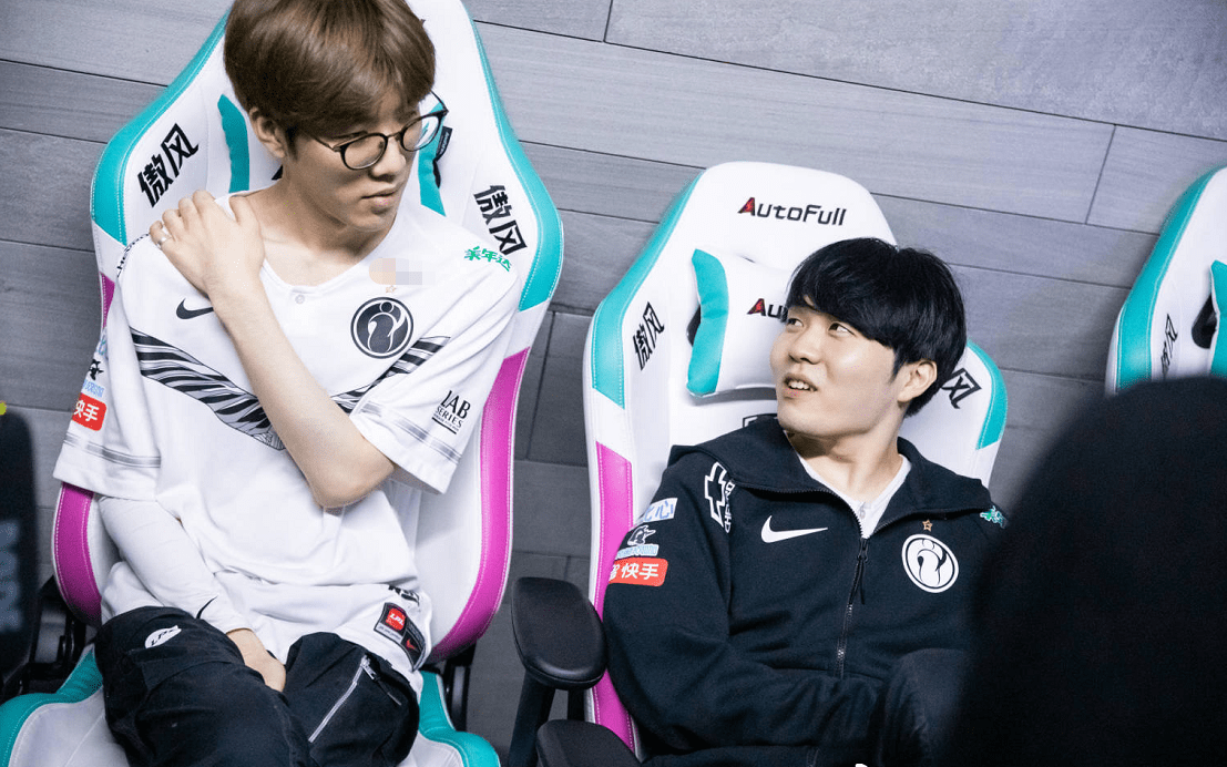 Rookie在DWG比赛中爆冷今夜费耶诺德调整名单以备德甲，清晨AC米兰备战英超瞬间刷屏 